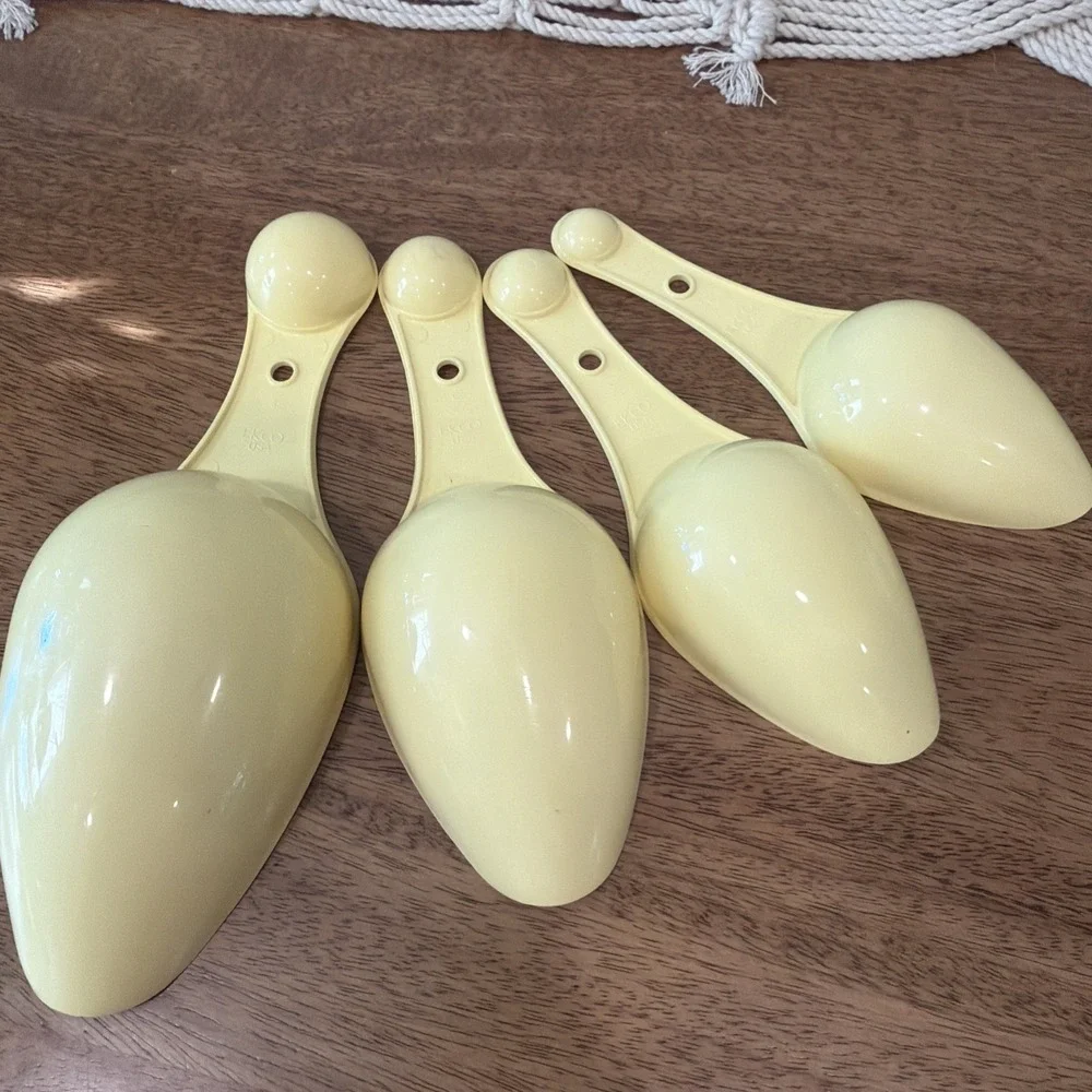 VTG EKCO Measuring Cups Scoops Spoon Combo Yellow Complete Set USA Retro Kitchen